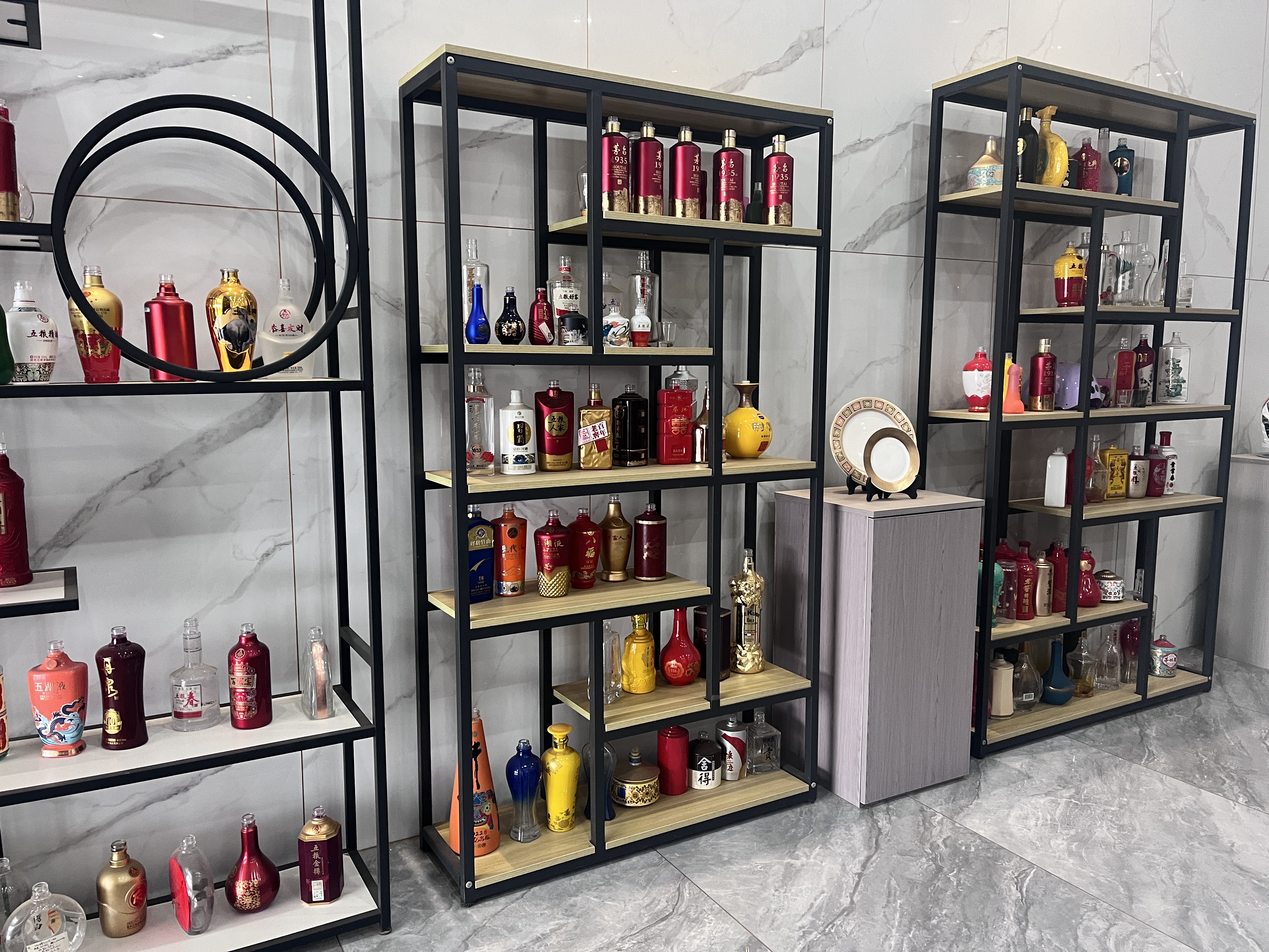 Lakabin a kan kwalban giya